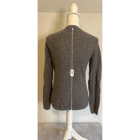 Women's Charter Club gray Cashmere V-Neck Sweater SMALL - Picture 5 of 7